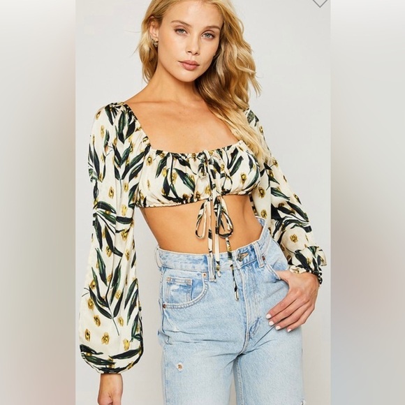 pretty garbage Tops - Floral Print Crop Top